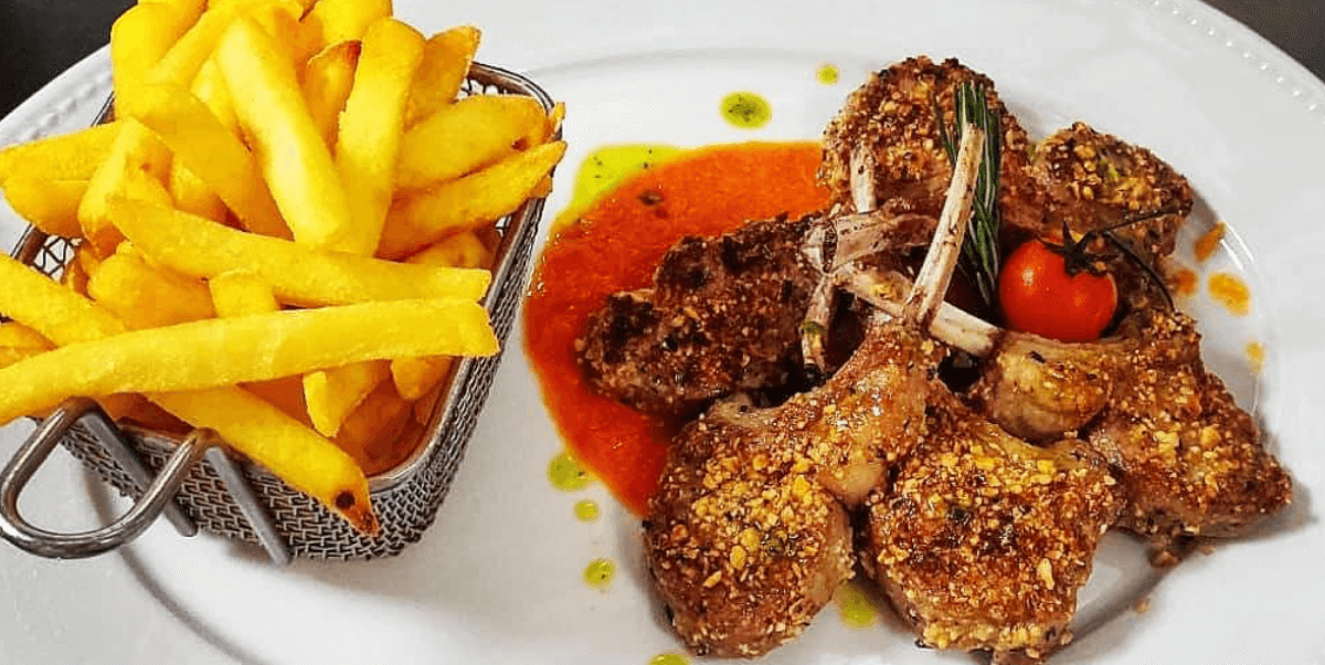 Grilled lamb chops with fries